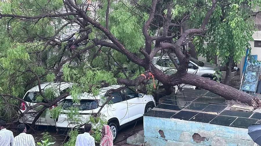 Karnataka : भारी बारिश से जनजीवन प्रभावित, कई इलाकों में बाढ़ और नुकसान Karnataka : भारी बारिश से जनजीवन प्रभावित, कई इलाकों में बाढ़ और नुकसान