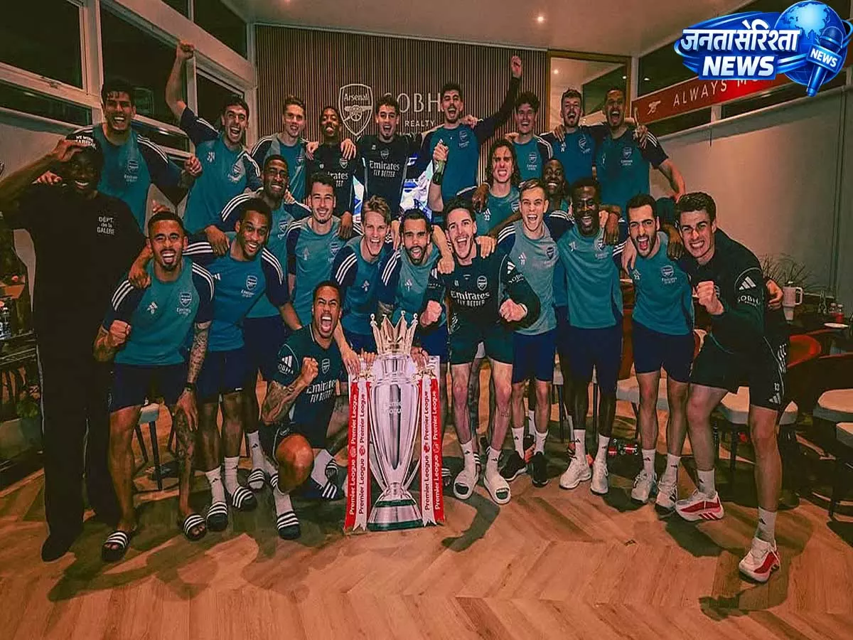 आर्सेनल F.C. ने 22 साल बाद प्रीमियर लीग का खिताब जीते आर्सेनल F.C. ने 22 साल बाद प्रीमियर लीग का खिताब जीते