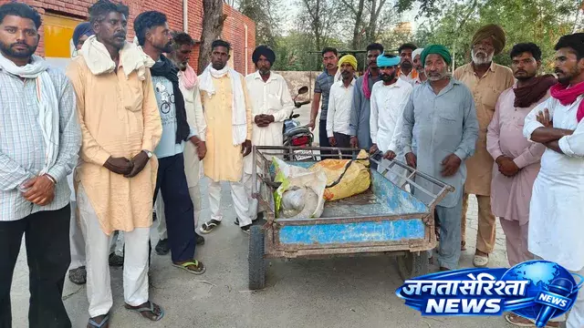 UP : लापता युवक का शव मिला, अंतिम संस्कार के लिए भी भटकता रहा परिवार UP : लापता युवक का शव मिला, अंतिम संस्कार के लिए भी भटकता रहा परिवार