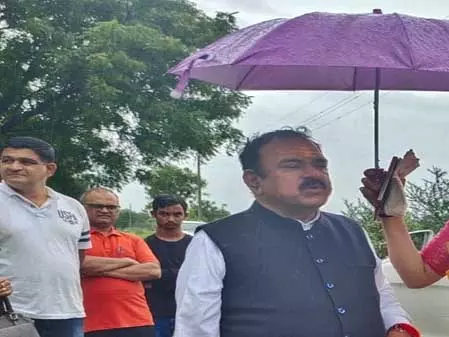 कोर्ट ने खरात को 7 दिन की ईडी की हिरासत में भेजा, शिव का अवतार बताकर 5 करोड़ की ठगी का आरोप कोर्ट ने खरात को 7 दिन की ईडी की हिरासत में भेजा, शिव का अवतार बताकर 5 करोड़ की ठगी का आरोप