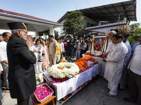 उपराष्ट्रपति ने पूर्व सीएम भुवन चंद्र खंडूरी को दी श्रद्धांजलि उपराष्ट्रपति ने पूर्व सीएम भुवन चंद्र खंडूरी को दी श्रद्धांजलि