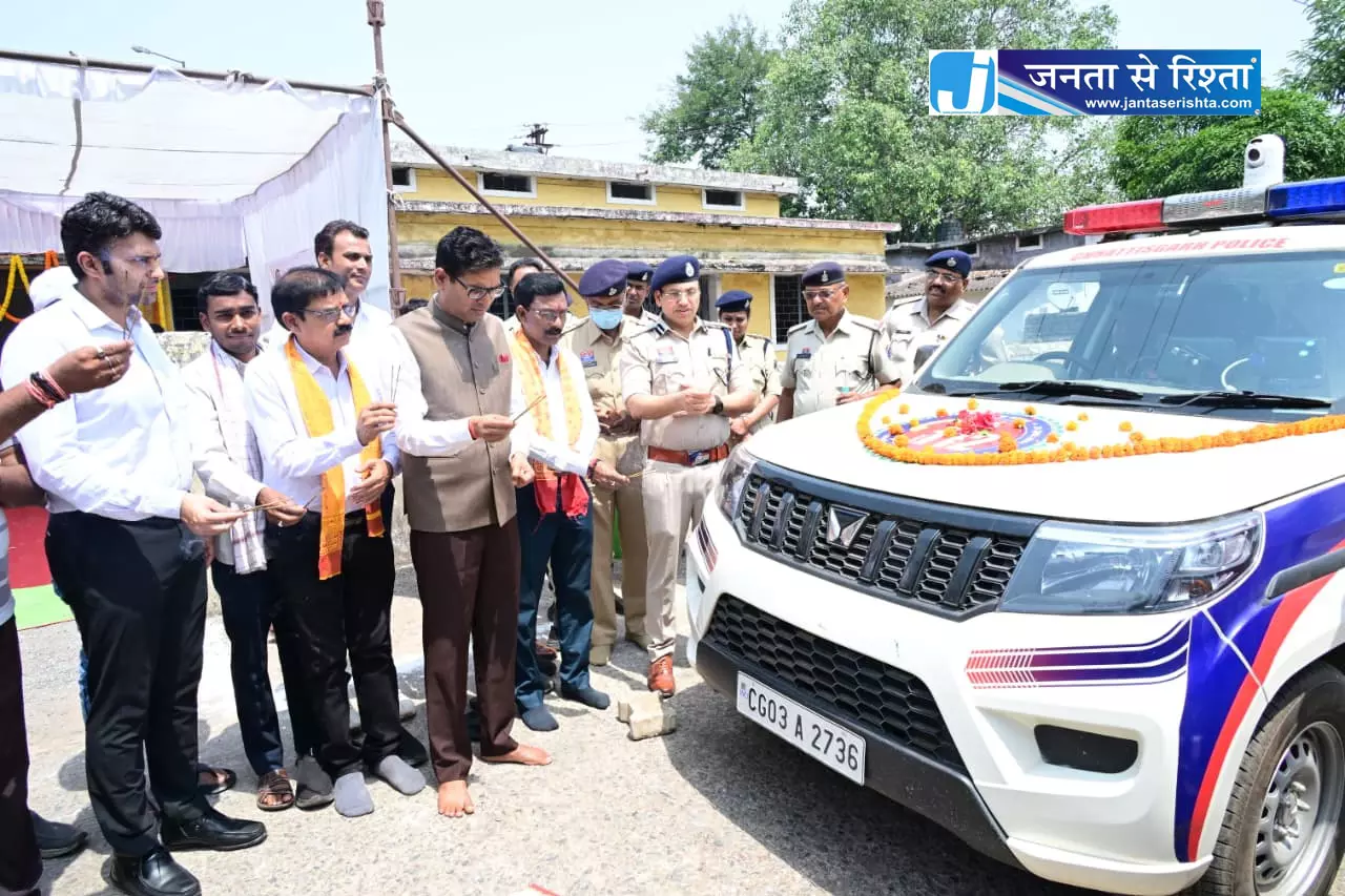 वित्तमंत्री ओपी चौधरी ने CG डॉयल 112 के तहत रायगढ़ को मिले 16 अत्याधुनिक ईआरव्ही वाहनों को दिखाई हरी झंडी वित्तमंत्री ओपी चौधरी ने CG डॉयल 112 के तहत रायगढ़ को मिले 16 अत्याधुनिक ईआरव्ही वाहनों को दिखाई हरी झंडी