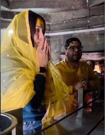मां बगलामुखी के दरबार में पहुंची अभिनेत्री सेलिना जेटली, लगाई गुहार मां बगलामुखी के दरबार में पहुंची अभिनेत्री सेलिना जेटली, लगाई गुहार