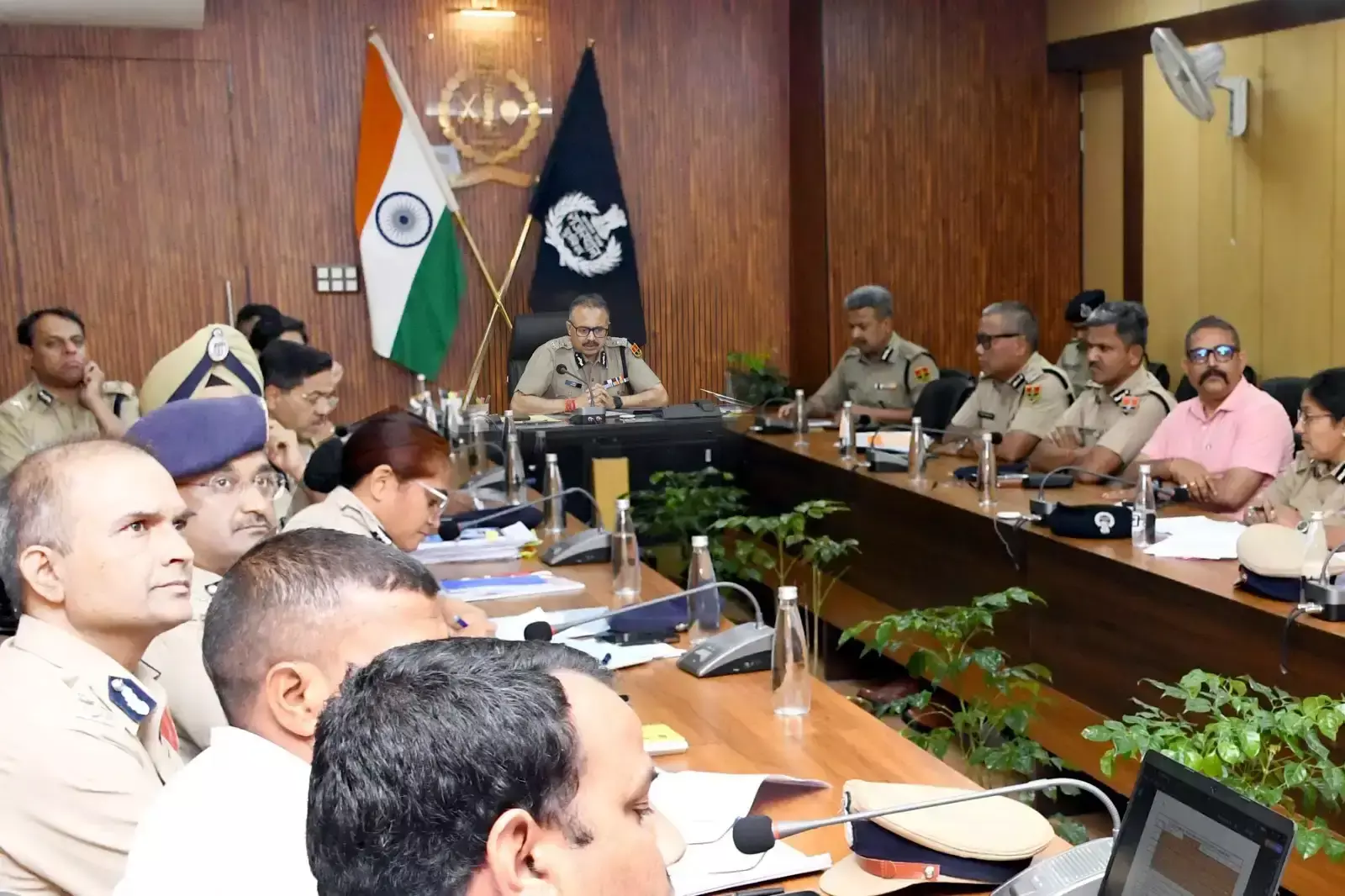 Jaipur: डीजीपी शर्मा ने अपराध नियंत्रण को लेकर की समीक्षा बैठक Jaipur: डीजीपी शर्मा ने अपराध नियंत्रण को लेकर की समीक्षा बैठक