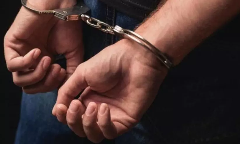 Kerala : पत्नी पर जानलेवा हमला करने वाला आरोपी छह महीने बाद गिरफ्तार Kerala : पत्नी पर जानलेवा हमला करने वाला आरोपी छह महीने बाद गिरफ्तार