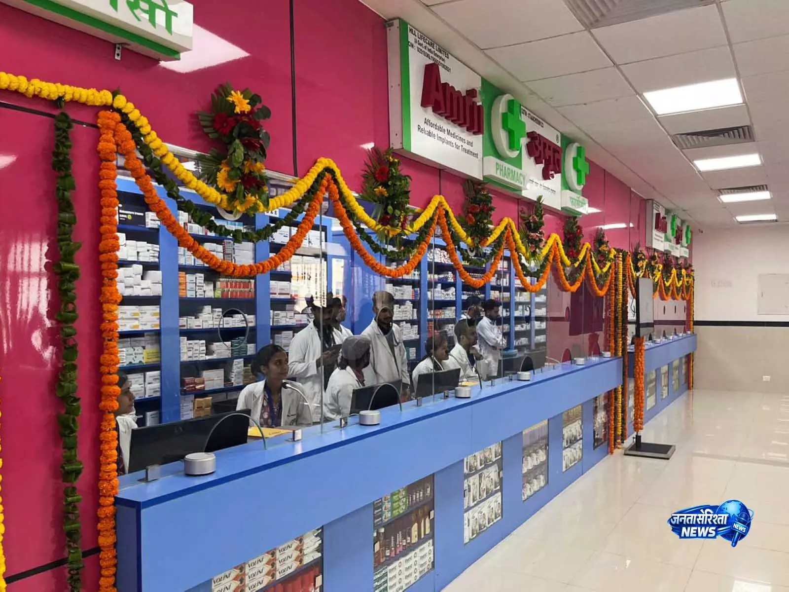 Vijayawada में लोकल फार्मेसी मालिकों ने गैर-कानूनी ऑनलाइन दवा बिक्री के खिलाफ विरोध प्रदर्शन किया Vijayawada में लोकल फार्मेसी मालिकों ने गैर-कानूनी ऑनलाइन दवा बिक्री के खिलाफ विरोध प्रदर्शन किया