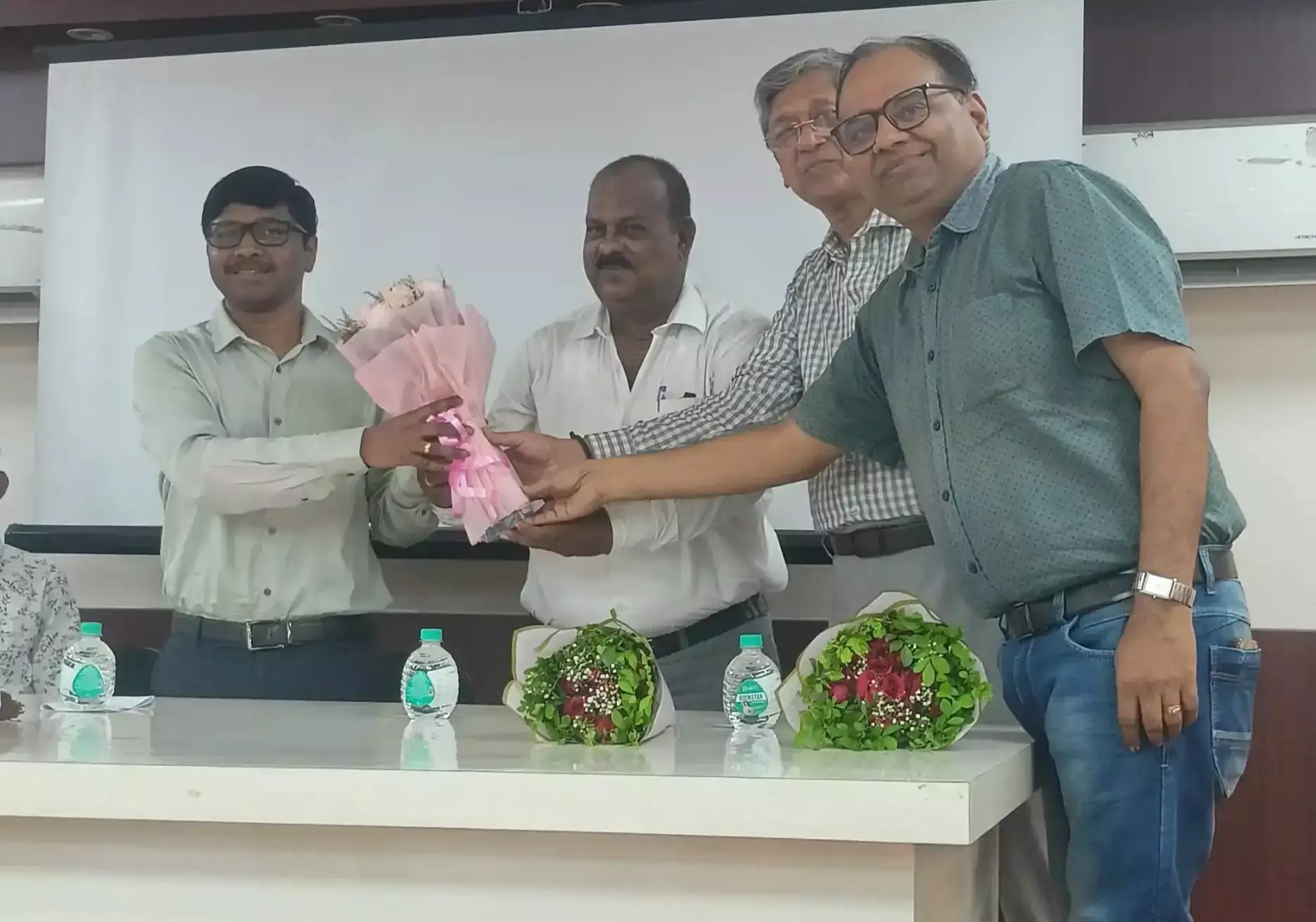 Asansol: आयकर विभाग ने आसनसोल में ‘प्रारंभ 2026’ कार्यक्रम आयोजित किया Asansol: आयकर विभाग ने आसनसोल में ‘प्रारंभ 2026’ कार्यक्रम आयोजित किया