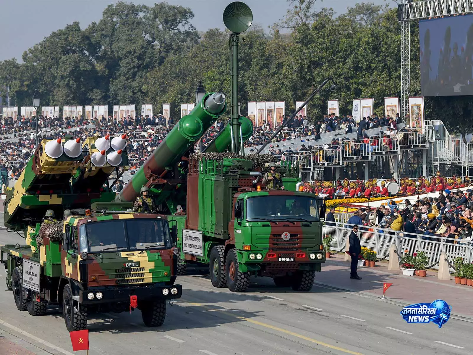 परीक्षणों में सूर्यास्त्र रॉकेटों ने 300 किलोमीटर की दूरी पर स्थित लक्ष्यों को भेदने की क्षमता प्रदर्शित की परीक्षणों में सूर्यास्त्र रॉकेटों ने 300 किलोमीटर की दूरी पर स्थित लक्ष्यों को भेदने की क्षमता प्रदर्शित की