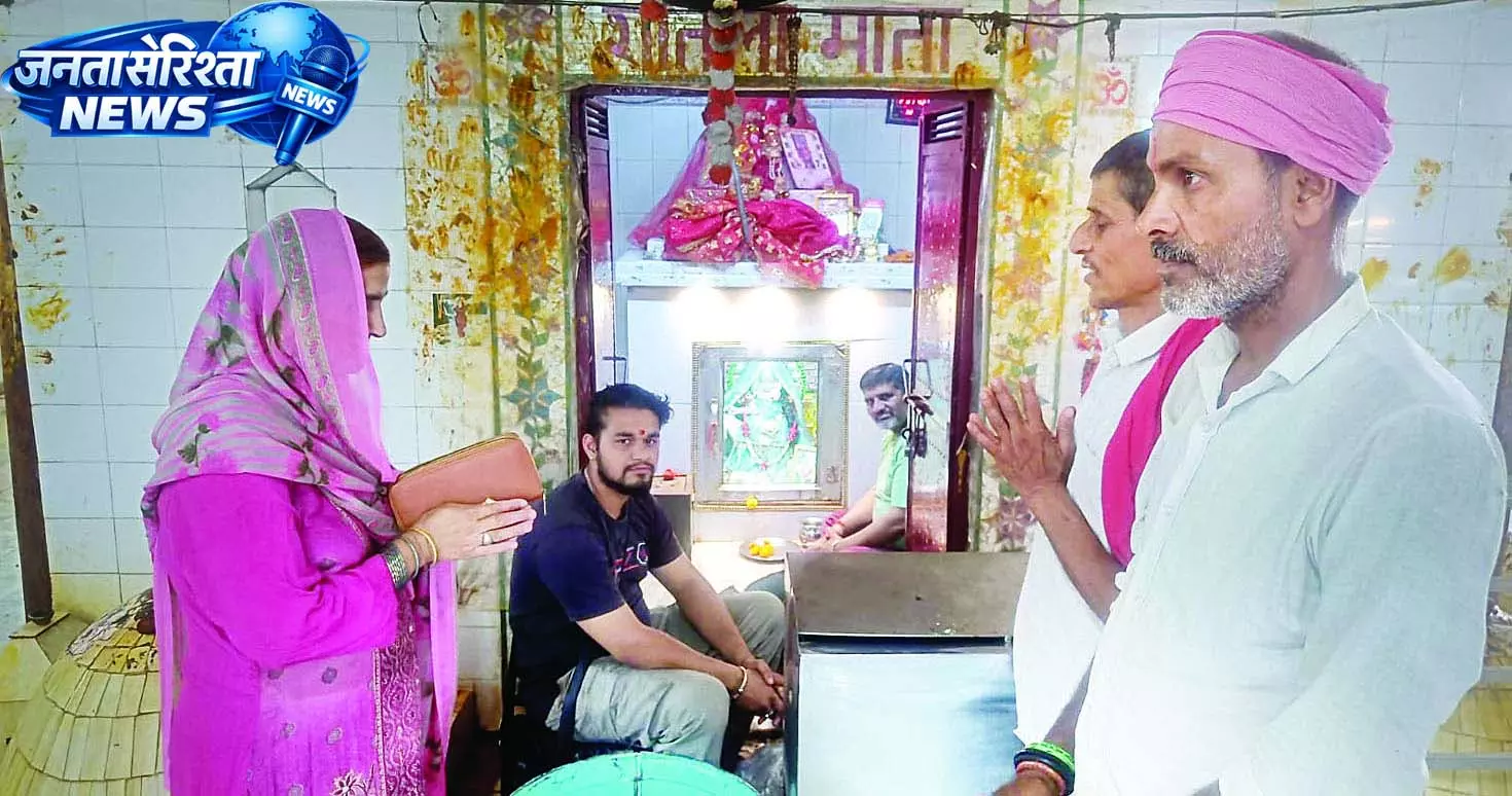 मंगला मेले की धूम, शीतला माता मंदिर में उमड़ा आस्था का सैलाब मंगला मेले की धूम, शीतला माता मंदिर में उमड़ा आस्था का सैलाब