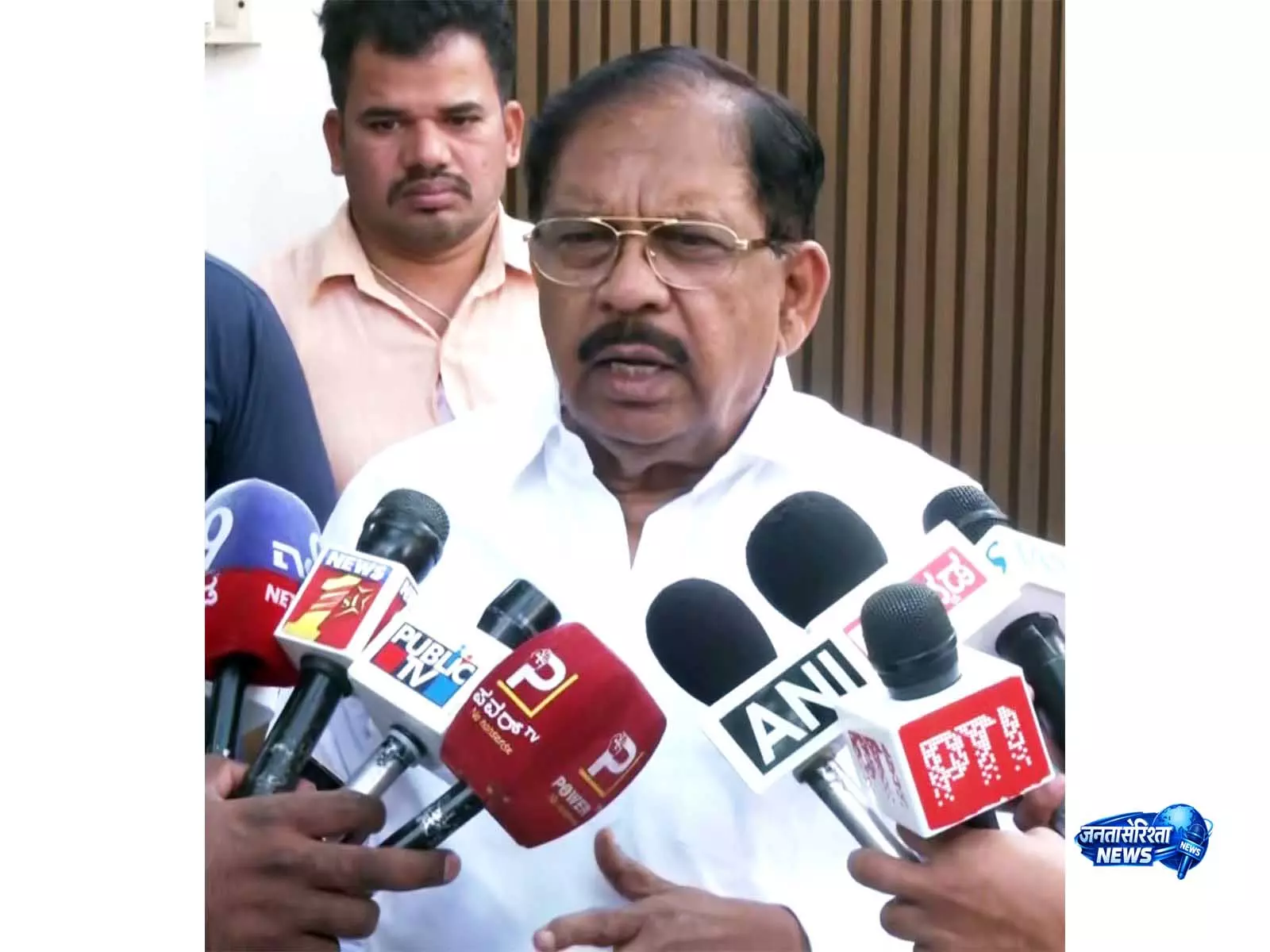 G Parameshwara ने प्रगतिरहित कर्नाटक सम्मेलन की आलोचना का जवाब दिया, ज़िला प्रस्ताव पर स्पष्टीकरण दिया G Parameshwara ने प्रगतिरहित कर्नाटक सम्मेलन की आलोचना का जवाब दिया, ज़िला प्रस्ताव पर स्पष्टीकरण दिया