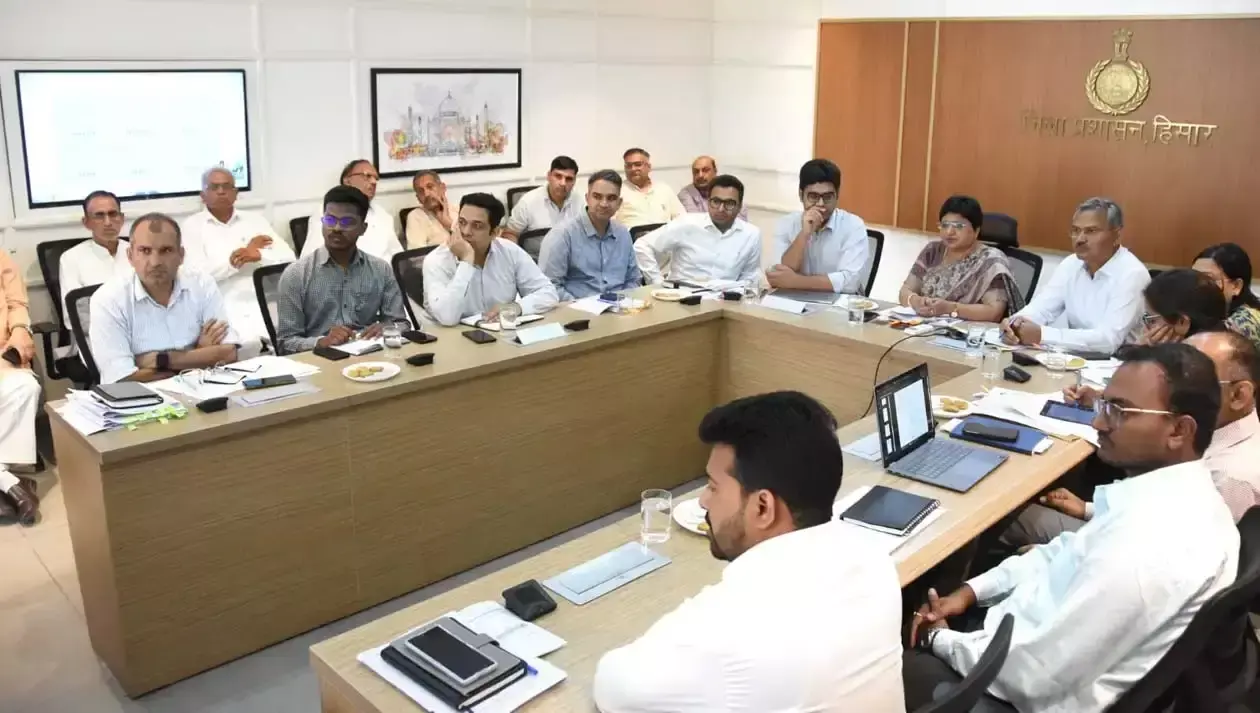Hisar: चौपाल निर्माण में गड़बड़ी पर ठेकेदार और अधिकारियों पर कार्रवाई तय Hisar: चौपाल निर्माण में गड़बड़ी पर ठेकेदार और अधिकारियों पर कार्रवाई तय