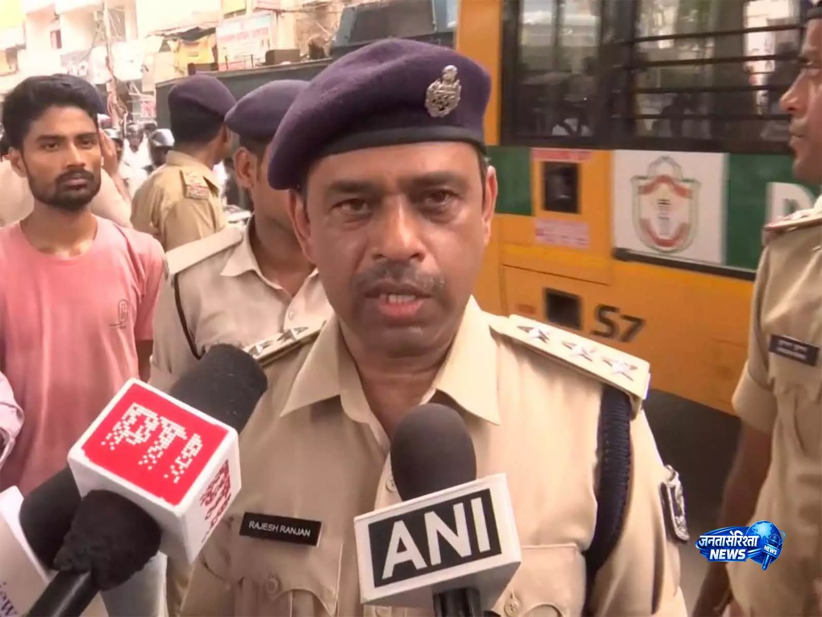 पटना कॉलेज के बाहर BPSC TRE 4 अभ्यर्थियों का प्रदर्शन, पुलिस ने कई को हिरासत में लिया पटना कॉलेज के बाहर BPSC TRE 4 अभ्यर्थियों का प्रदर्शन, पुलिस ने कई को हिरासत में लिया