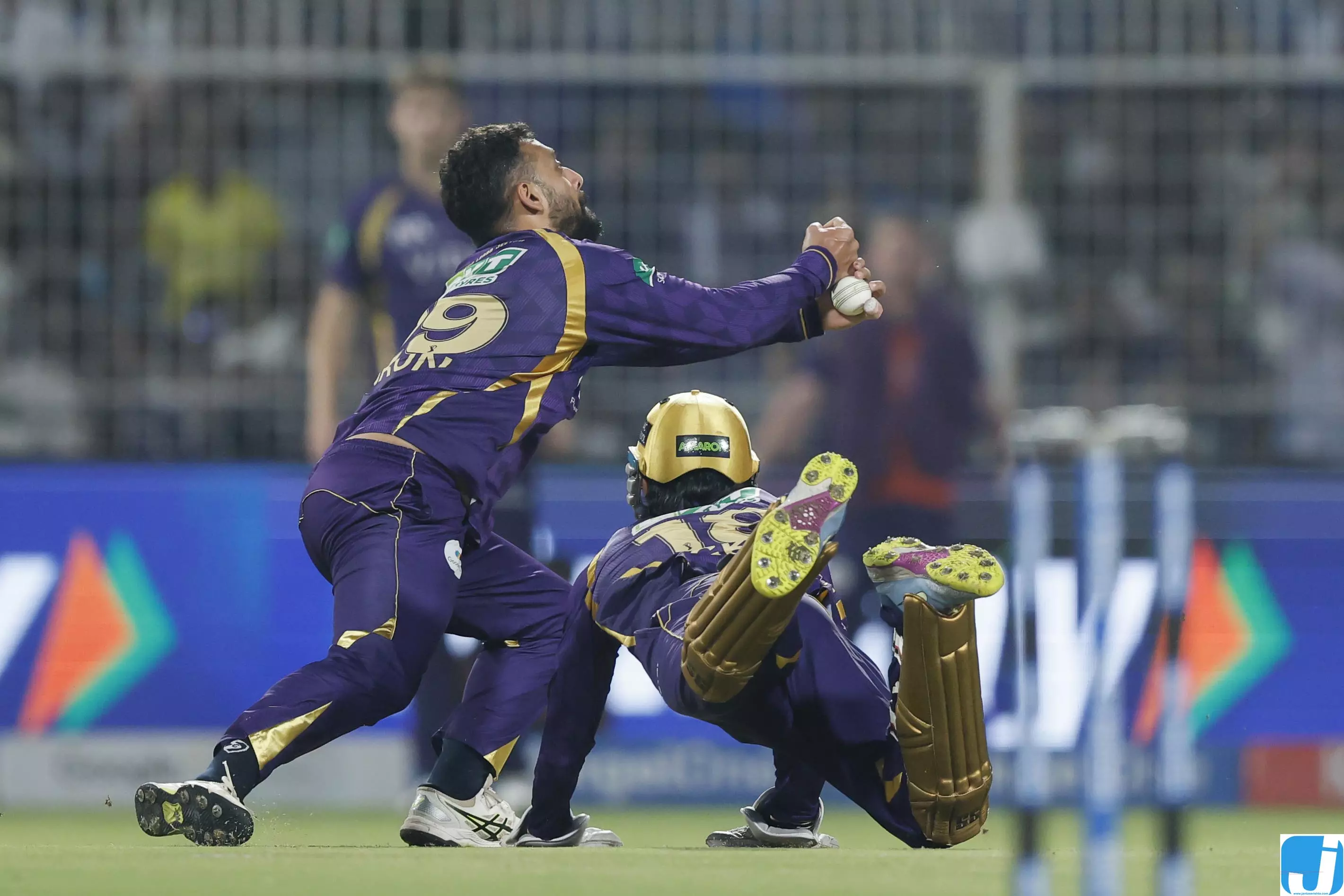IPL 2026 KKR VS MI: मुंबई इंडियंस को बड़ा झटका, तिलक वर्मा आउट IPL 2026 KKR VS MI: मुंबई इंडियंस को बड़ा झटका, तिलक वर्मा आउट