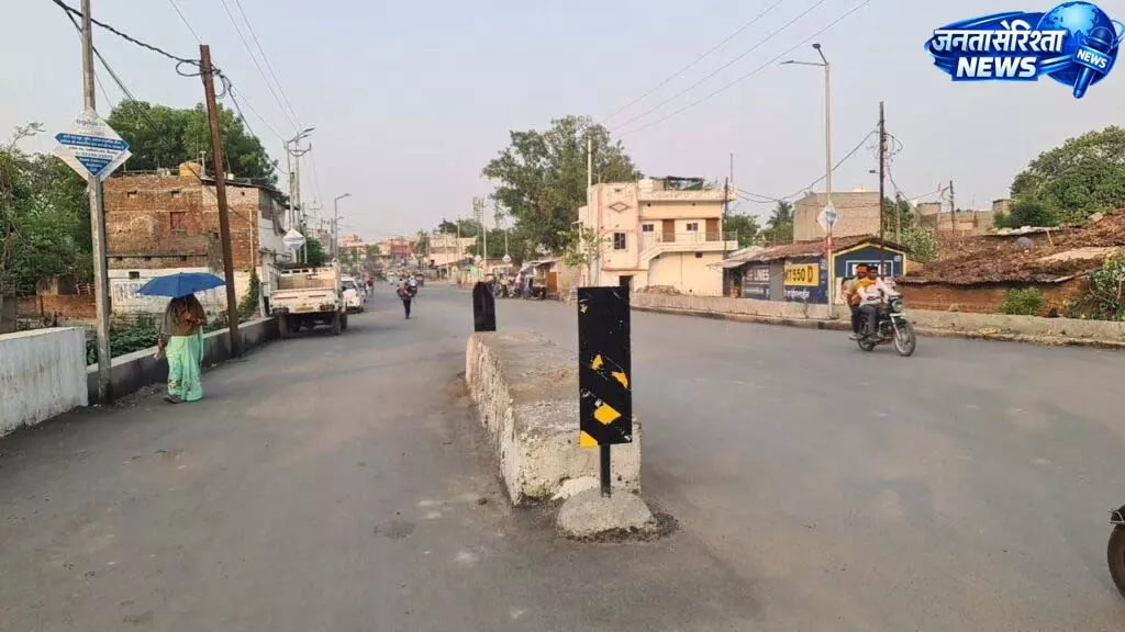 अपोलो अस्पताल मार्ग पर सड़क निर्माण पूरा, बीच में छोड़ा कलवर्ट बना खतरा अपोलो अस्पताल मार्ग पर सड़क निर्माण पूरा, बीच में छोड़ा कलवर्ट बना खतरा