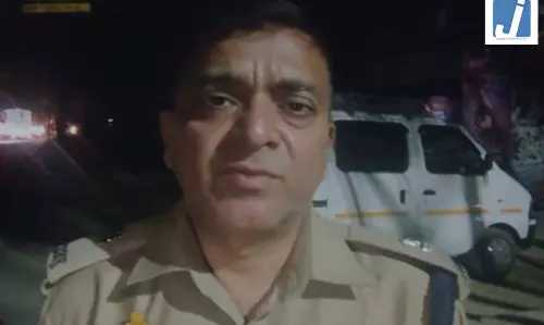 बारात जाते समय कहासुनी, फिर जोरदार पत्थरबाजी बारात जाते समय कहासुनी, फिर जोरदार पत्थरबाजी