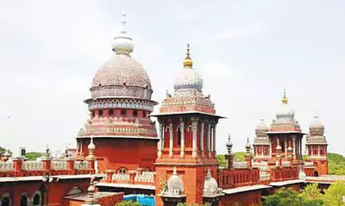 चेन्नई हाई कोर्ट ने TASMAC की 717 दुकानों को बंद करने के फैसले को सही ठहराया चेन्नई हाई कोर्ट ने TASMAC की 717 दुकानों को बंद करने के फैसले को सही ठहराया