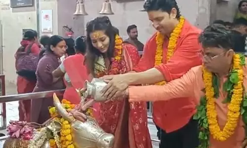 महाकाल की भक्ति में लीन हुए मोनालिसा और विक्रांत, दर्शन के बाद बोले-जब तक बुलावा नहीं आता, कोई नहीं आ सकता महाकाल की भक्ति में लीन हुए मोनालिसा और विक्रांत, दर्शन के बाद बोले-जब तक बुलावा नहीं आता, कोई नहीं आ सकता