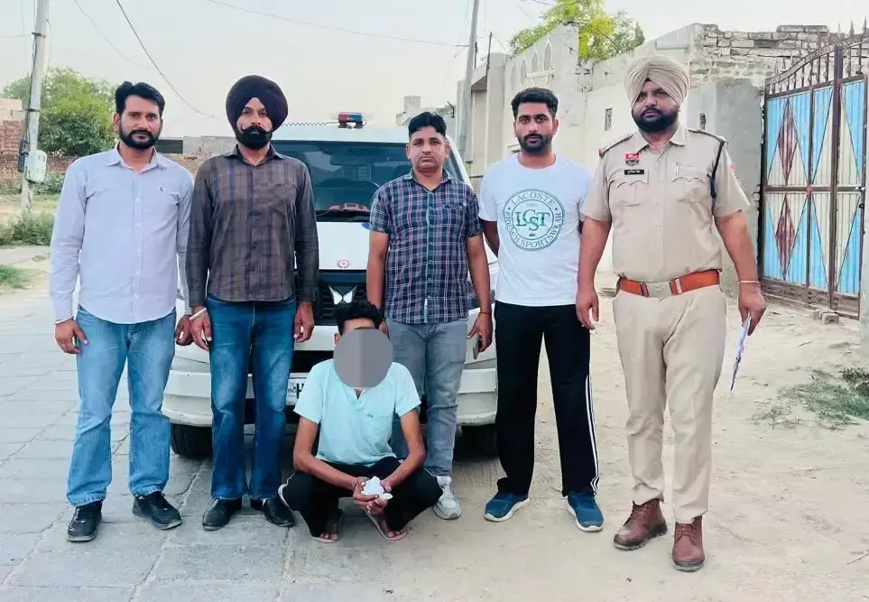 Sirsa: लाखों की हेरोइन के साथ दो तस्करों को गिरफ्तार किया गया Sirsa: लाखों की हेरोइन के साथ दो तस्करों को गिरफ्तार किया गया