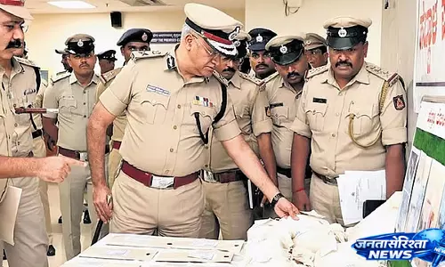 Bengaluru में 35 करोड़ का ड्रग रैकेट पकड़ा गया, 8 गिरफ्तार Bengaluru में 35 करोड़ का ड्रग रैकेट पकड़ा गया, 8 गिरफ्तार