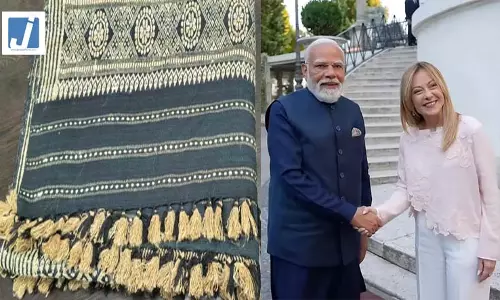 पीएम मोदी ने जॉर्जिया मेलोनी को भेंट की शिरुई लिली सिल्क स्टोल, इसकी खासियत भी जान लीजिए