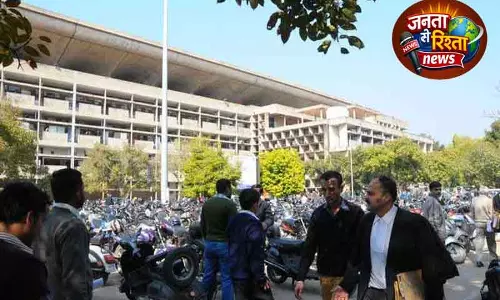 Chandigarh: मंत्री आवास के बाहर ग्रीन बेल्ट विवाद Chandigarh: मंत्री आवास के बाहर ग्रीन बेल्ट विवाद