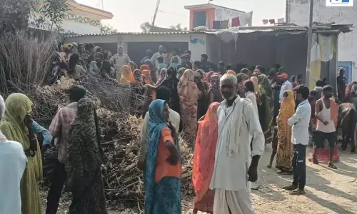 धारदार हथियार से पत्नी को उतारा मौत के घाट, फिर फंदे पर झूला युवक, हुई थी कहासुनी धारदार हथियार से पत्नी को उतारा मौत के घाट, फिर फंदे पर झूला युवक, हुई थी कहासुनी