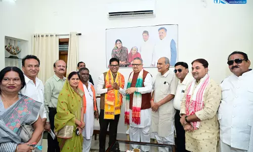 विधानसभा अध्यक्ष डॉ रमन सिंह से वित्त मंत्री ओपी चौधरी ने की मुलाकात विधानसभा अध्यक्ष डॉ रमन सिंह से वित्त मंत्री ओपी चौधरी ने की मुलाकात