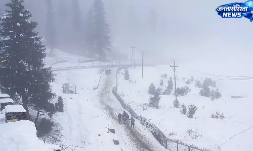 Kashmir : ऊपरी इलाकों में मई के अंत में असामान्य बर्फबारी, कई क्षेत्रों में जनजीवन प्रभावित Kashmir : ऊपरी इलाकों में मई के अंत में असामान्य बर्फबारी, कई क्षेत्रों में जनजीवन प्रभावित