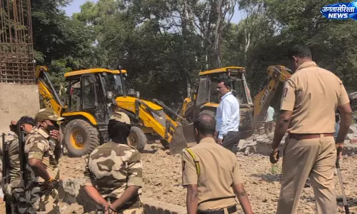 भोसरी में अवैध निर्माण पर PCMC की कार्रवाई, जॉगर्स पार्क में ढहाई गई अनाधिकृत इमारत भोसरी में अवैध निर्माण पर PCMC की कार्रवाई, जॉगर्स पार्क में ढहाई गई अनाधिकृत इमारत