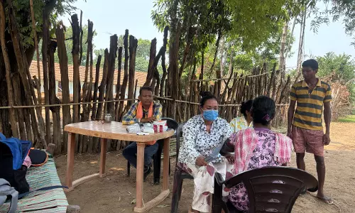 इंद्रावती पार कर पहुँची स्वास्थ्य टीम 642 ग्रामीणों का स्वास्थ्य किया परीक्षण