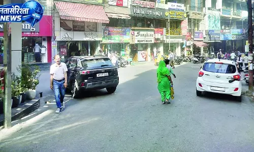 प्रचंड गर्मी बनी आफत, घरों में दुबके लोग, बाजारों में पसरा सन्नाटा प्रचंड गर्मी बनी आफत, घरों में दुबके लोग, बाजारों में पसरा सन्नाटा