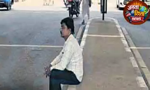 Bhubaneswar सड़क किनारे पिता का 3 दिन का इंतजार, भावुक कर देने वाली कहानी