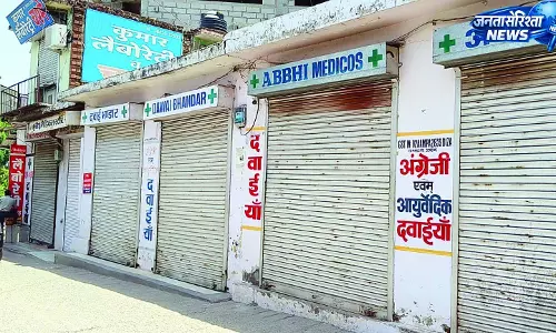 दवाइयों के लिए भटके मरीज-तीमारदार