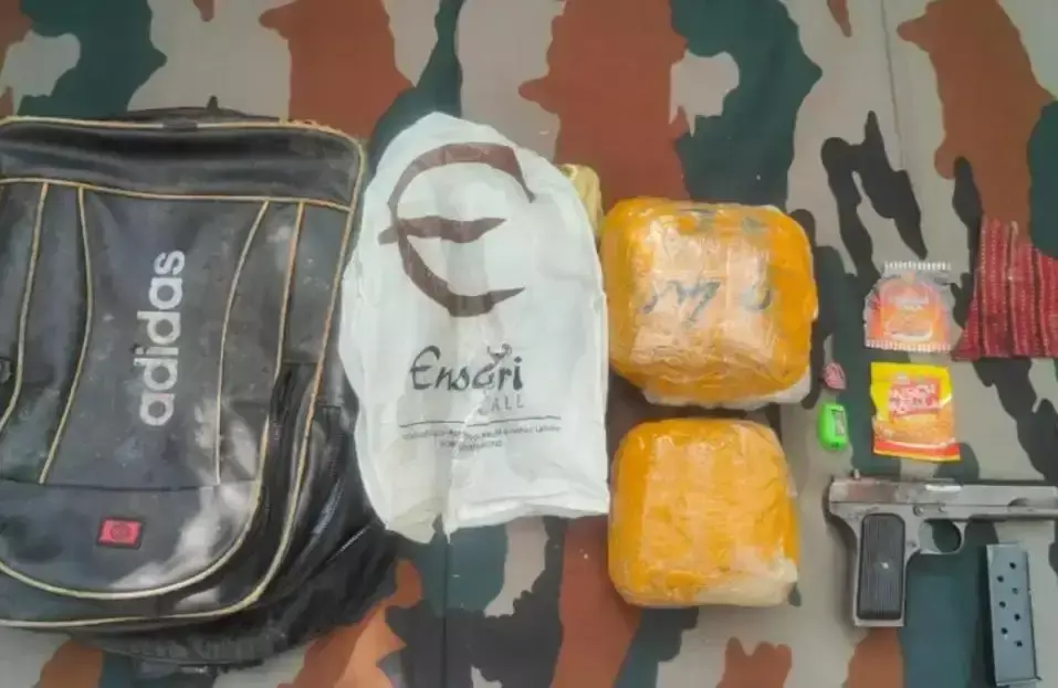 Poonch; नियंत्रण रेखा के पास हथियार और नशीले पदार्थ मिलने से सतर्कता बढ़ी Poonch; नियंत्रण रेखा के पास हथियार और नशीले पदार्थ मिलने से सतर्कता बढ़ी