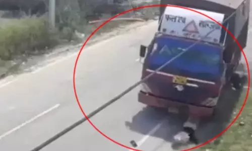 बाप रे! छात्रा की मौत का LIVE वीडियो...कैंटर ने कुचला