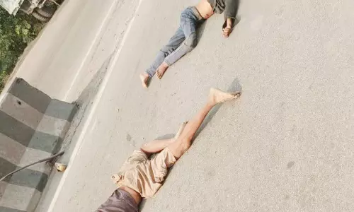 डिवाइडर से टकराई बाइक, ग्रामीण की स्पॉट पर ही मौत