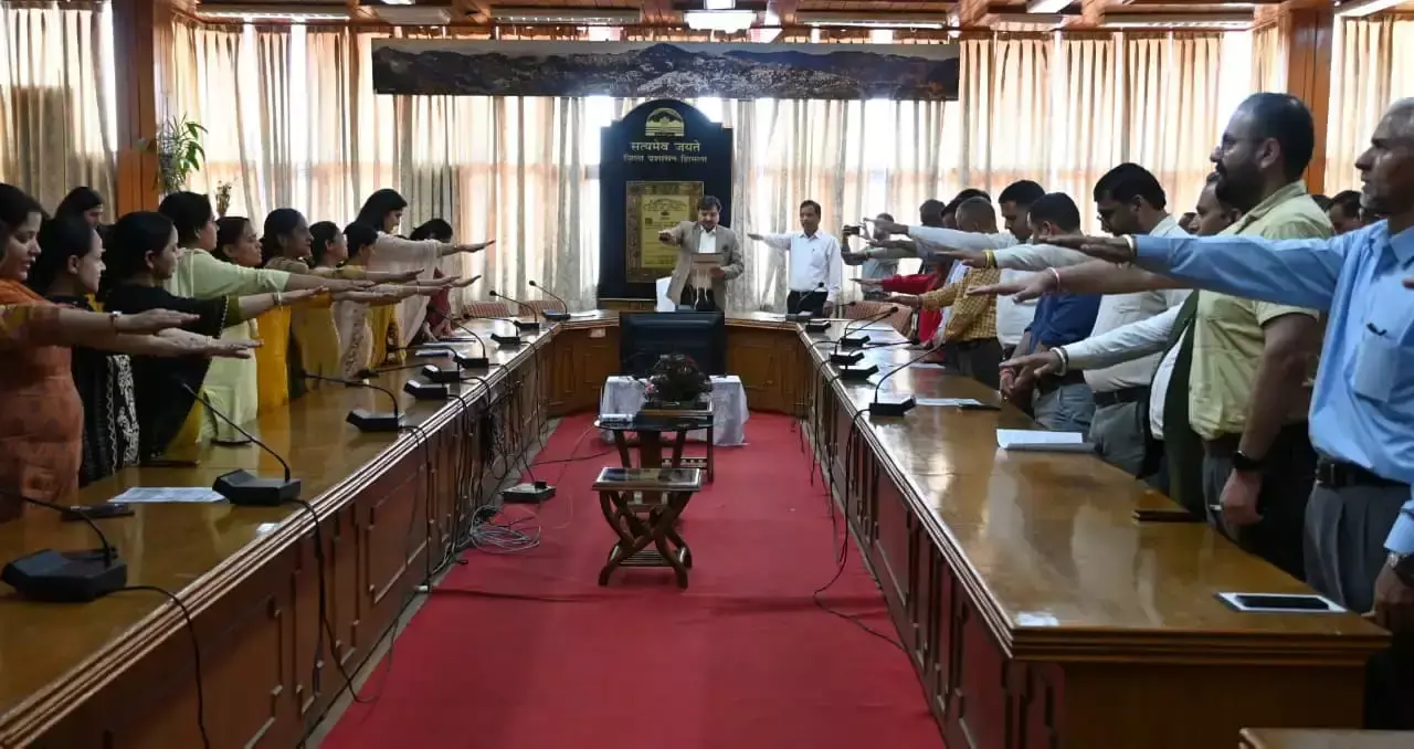 Shimla: एंटी टेररिज्म डे पर आयोजित हुआ शपथ ग्रहण कार्यक्रम Shimla: एंटी टेररिज्म डे पर आयोजित हुआ शपथ ग्रहण कार्यक्रम