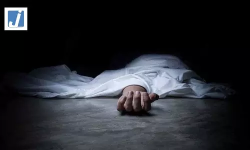 OMG! घरवालों ने दफना दी किसी और की लाश, कुछ दिन बाद जिंदा लौटा मृतक OMG! घरवालों ने दफना दी किसी और की लाश, कुछ दिन बाद जिंदा लौटा मृतक