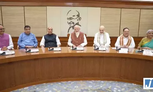 PM मोदी की अध्यक्षता में केंद्रीय मंत्रिपरिषद की बैठक शुरू, बड़ा फैसला लिया जा सकता है PM मोदी की अध्यक्षता में केंद्रीय मंत्रिपरिषद की बैठक शुरू, बड़ा फैसला लिया जा सकता है