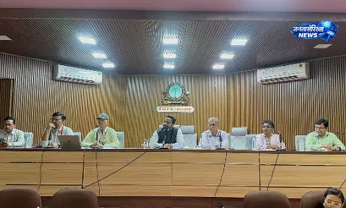 जिला परिषद स्कूलों में नामांकन और शिक्षा गुणवत्ता सुधार पर जोर, Collector की अपील जिला परिषद स्कूलों में नामांकन और शिक्षा गुणवत्ता सुधार पर जोर, Collector की अपील