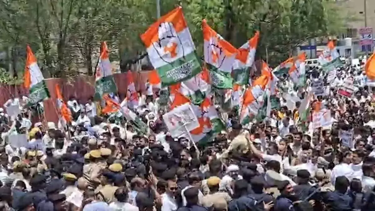 Jaipur: नीट पेपर लीक मामले पर कांग्रेस का विरोध तेज, जयपुर में प्रदर्शन Jaipur: नीट पेपर लीक मामले पर कांग्रेस का विरोध तेज, जयपुर में प्रदर्शन