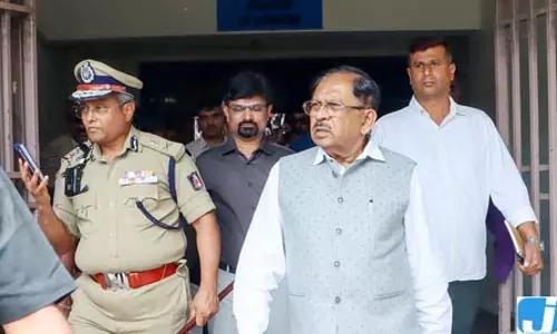 कैबिनेट में एसआईआर पर चर्चा नहीं, सोने के दुरुपयोग मामले में कार्रवाई शुरू: गृह मंत्री परमेश्वर कैबिनेट में एसआईआर पर चर्चा नहीं, सोने के दुरुपयोग मामले में कार्रवाई शुरू: गृह मंत्री परमेश्वर