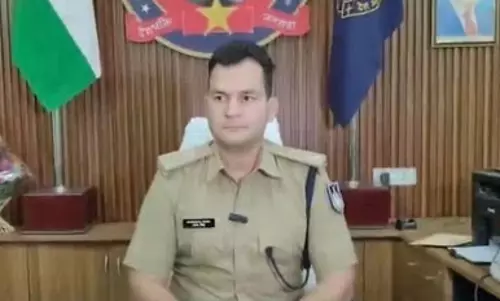 नाबालिग पोती की 42 साल के व्यक्ति से शादी कराने की कोशिश, दादा-दादी पर गंभीर आरोप नाबालिग पोती की 42 साल के व्यक्ति से शादी कराने की कोशिश, दादा-दादी पर गंभीर आरोप
