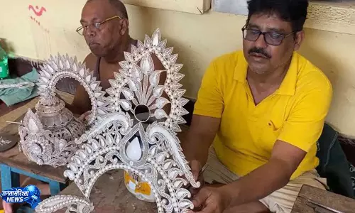 चांदी की बढ़ती कीमतों से ओडिशा की ‘Tarakasi’ कला संकट में, कटक के कारीगर परेशान चांदी की बढ़ती कीमतों से ओडिशा की ‘Tarakasi’ कला संकट में, कटक के कारीगर परेशान