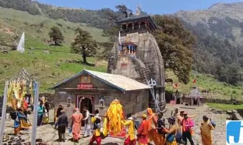 उत्तराखंड में वैदिक रीति-रिवाजों और मंत्रोच्चार के बीच मद्यमहेश्वर मंदिर के कपाट खुले उत्तराखंड में वैदिक रीति-रिवाजों और मंत्रोच्चार के बीच मद्यमहेश्वर मंदिर के कपाट खुले