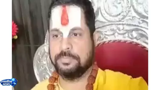 जगद्गुरु स्वामी सतीश आचार्य ने हुमायूं कबीर की टिप्पणियों के खिलाफ सख्त कार्रवाई की मांग की