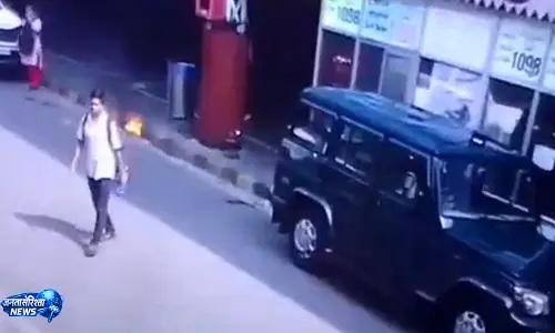 हावड़ा स्टेशन पर आग की आशंका से हड़कंप, CCTV में संदिग्ध गतिविधि कैद हावड़ा स्टेशन पर आग की आशंका से हड़कंप, CCTV में संदिग्ध गतिविधि कैद