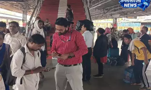 रायपुर रेलवे स्टेशन पर चला विशेष टिकट चेकिंग अभियान रायपुर रेलवे स्टेशन पर चला विशेष टिकट चेकिंग अभियान