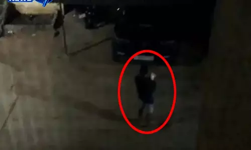 शासकीय कॉलोनी में चोरी का प्रयास, युवक रंगे हाथ पकड़ा गया शासकीय कॉलोनी में चोरी का प्रयास, युवक रंगे हाथ पकड़ा गया
