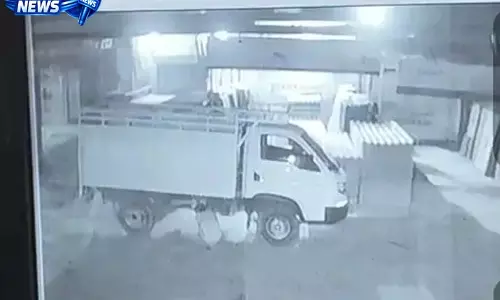 थाने के पास खड़ी गाड़ी से बैटरी चोरी, पुलिस गश्त पर उठे सवाल